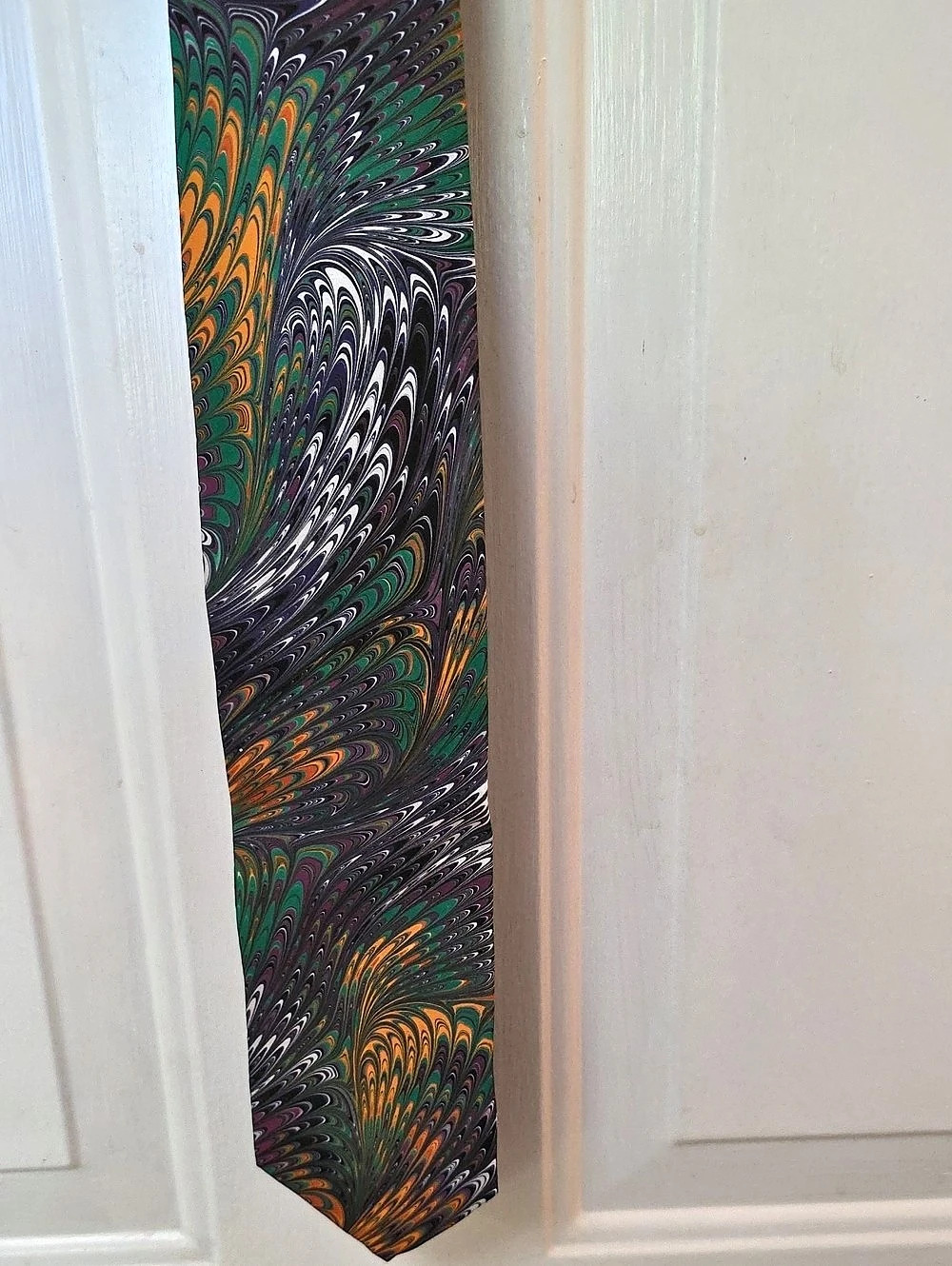 Jill Wagoner  Abstract Pattern Men's Tie in Green & Purple Like New Hand Marbled